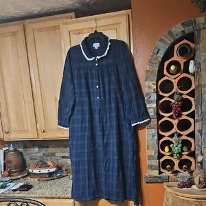 Lanz Of Salzburg Blue Green Black Plaid Flannel Nightgown Eyelet Lace Pockets